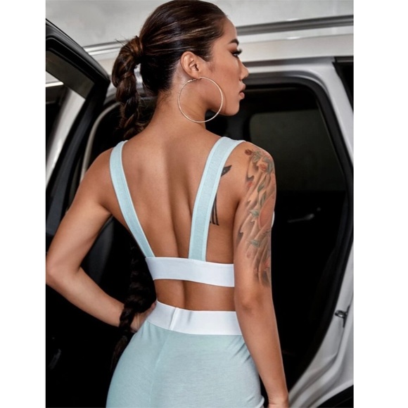 Plunging Neck Bralette - Picture 4 of 7